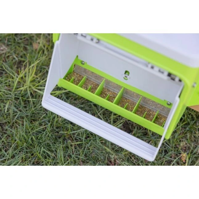 Mangeoire Poule à Pédale En Plastique Avec Pied D’appui Mobile SmartCoop 7,5kg - Kerbl 8 Mangeoire Poule à Pédale En Plastique Avec Pied D’appui Mobile SmartCoop 7,5kg - Kerbl – Image 6