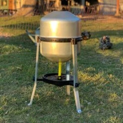 Abreuvoir Galvanisé Sur Pied Type 30L -Poulaillers abreuvoir volailles galvanise 30 litres avec poules ouvert