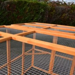 Enclos Grillagé Pour Volailles Bois 200x120cm -Poulaillers enclos grillage bois 200x120 dessus