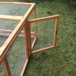 Parc Grillagé Pour Poulailler Farmer L Et XL Bois FSC -Poulaillers extension poulailler farmer bois fsc profil porte ouverte