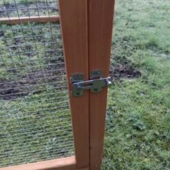 Parc Grillagé Pour Poulailler Farmer L Et XL Bois FSC -Poulaillers extension poulailler farmer bois fsc verrou metal