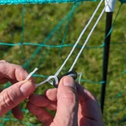 Filet Poule Grande Hauteur Double Pointe 50m X 1,26m - Zen Farm 39 Filet Poule Grande Hauteur Double Pointe 50m X 1,26m - Zen Farm -Poulaillers filet poule zen farm 126cm 15m installation tendeur noeud 2