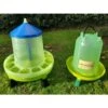 Kit Plastique Recyclé 7/8 Poules Abreuvoir 10L Et Mangeoire 12Kg à Pieds 2 Kit Plastique Recyclé 7/8 Poules Abreuvoir 10L Et Mangeoire 12Kg à Pieds -Poulaillers kit eco recycle gaun 10l 12kg