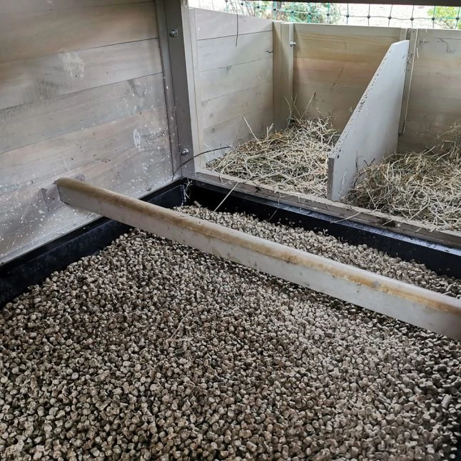 Litière Végétale Poule Émietté De Paille BIO 4Kg - Gasco 5 Litière Végétale Poule Émietté De Paille BIO 4Kg - Gasco – Image 3