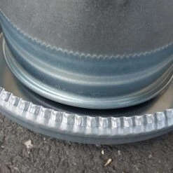 Mangeoire Galva Silo 15Kg + Couvercle -Poulaillers mangeoire metal avec couvercle 15kg detail coupelle