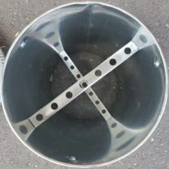 Mangeoire Galva Silo 5Kg + Couvercle -Poulaillers mangeoire metal avec couvercle 15kg detail interieur 1