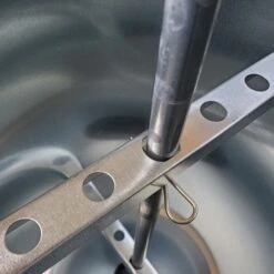 Mangeoire Galva Silo 5Kg + Couvercle -Poulaillers mangeoire metal avec couvercle 15kg detail reglage 1