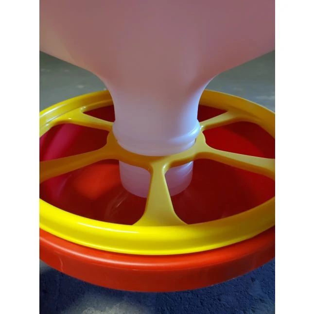 Mangeoire à Trémie Poule En Plastique Avec Pieds Imperial Easy Clean 30L Rouge Et Blanc - Gaun 4 Mangeoire à Trémie Poule En Plastique Avec Pieds Imperial Easy Clean 30L Rouge Et Blanc - Gaun – Image 2