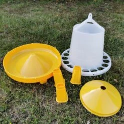 Gaun Mangeoire Poule à Pieds En Bioplastique Végétal Eco 8Kg 8 Gaun Mangeoire Poule à Pieds En Bioplastique Végétal Eco 8Kg -Poulaillers mangeoire sur pieds bioplastique 8 kg gaun demonte