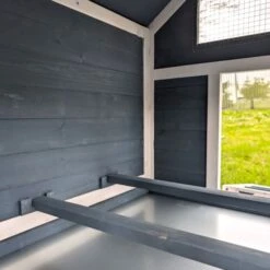 Poulailler Bantam XL Bleu Toit Shingle 2 à 4 Poules 18 Poulailler Bantam XL Bleu Toit Shingle 2 à 4 Poules -Poulaillers poulailler bantam xl bleu focus int rieur ouvert