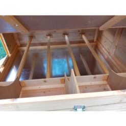 Poulailler Cémani XL Toit Bois 6 à 10 Poules -Poulaillers poulailler bois cemani xl 6 8 poules vue interieur