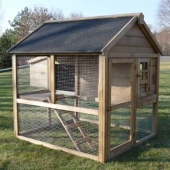 Poulailler Plymouth Toit Shingle Ouvrant 4 à 6 Poules Bois FSC Avec Extension Parc Grillagé -Poulaillers poulailler bois fsc plymouth 2 4 poules vue profil 2