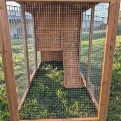 Poulailler Chabo Toit Shingle 2 à 4 Poules -Poulaillers poulailler chabo vue focus enclos