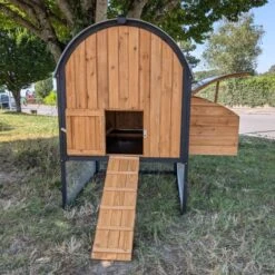 Poulaillers -Poulaillers poulailler finlandais toit tole isole 4 a 8 poules face avant