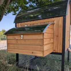 Poulailler Finlandais Toit Tôle Isolé Ouvrable 4 à 8 Poules -Poulaillers poulailler finlandais toit tole isole 4 a 8 poules trois quart