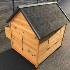 Poulailler Cémani XL Toit Shingle Noir 6 à 10 Poules 10 Poulailler Cémani XL Toit Shingle Noir 6 à 10 Poules -Poulaillers poulailler landais toit noir vue 34 dos