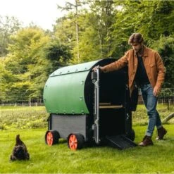 Poulailler Nestera Sur Roues Le Wagon Plastique Recyclé 8 à 15 Poules 12 Poulailler Nestera Sur Roues Le Wagon Plastique Recyclé 8 à 15 Poules -Poulaillers poulailler plastique le wagon 8 poules nestera ouvert