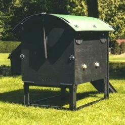 Poulailler Nestera Sur Pieds Taille M Plastique Recyclé 5 à 9 Poules -Poulaillers poulailler plastique recycle nestera m arriere lum