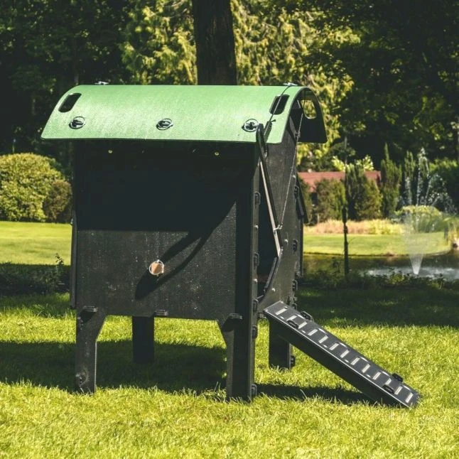 Poulailler Nestera Sur Pieds Taille S Plastique Recyclé 3 à 5 Poules 4 Poulailler Nestera Sur Pieds Taille S Plastique Recyclé 3 à 5 Poules – Image 2