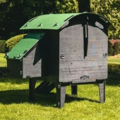 Poulailler Nestera Sur Pieds Taille S Plastique Recyclé 3 à 5 Poules 14 Poulailler Nestera Sur Pieds Taille S Plastique Recyclé 3 à 5 Poules -Poulaillers poulailler plastique recycle nestera s profil arriere lum