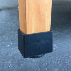 Poulailler Sussex L Toit Shingle Noir Ouvrant 4 à 6 Poules Bois FSC 28 Poulailler Sussex L Toit Shingle Noir Ouvrant 4 à 6 Poules Bois FSC -Poulaillers poulailler sussex detail pied 1