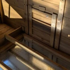 Poulailler Farmer L Toit Tôle Ouvrant 4 à 6 Poules Bois FSC Avec Rehausse -Poulaillers poulialler farmer avec rehausse interieur detail