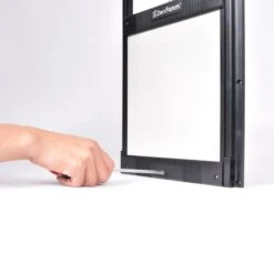 Trappe Sécurité Pour Poulailler Avec Loquet De Verrouillage Taille Unique - Zen Farm -Poulaillers trappe autobloquante poulailler taille unique zen farm loquet